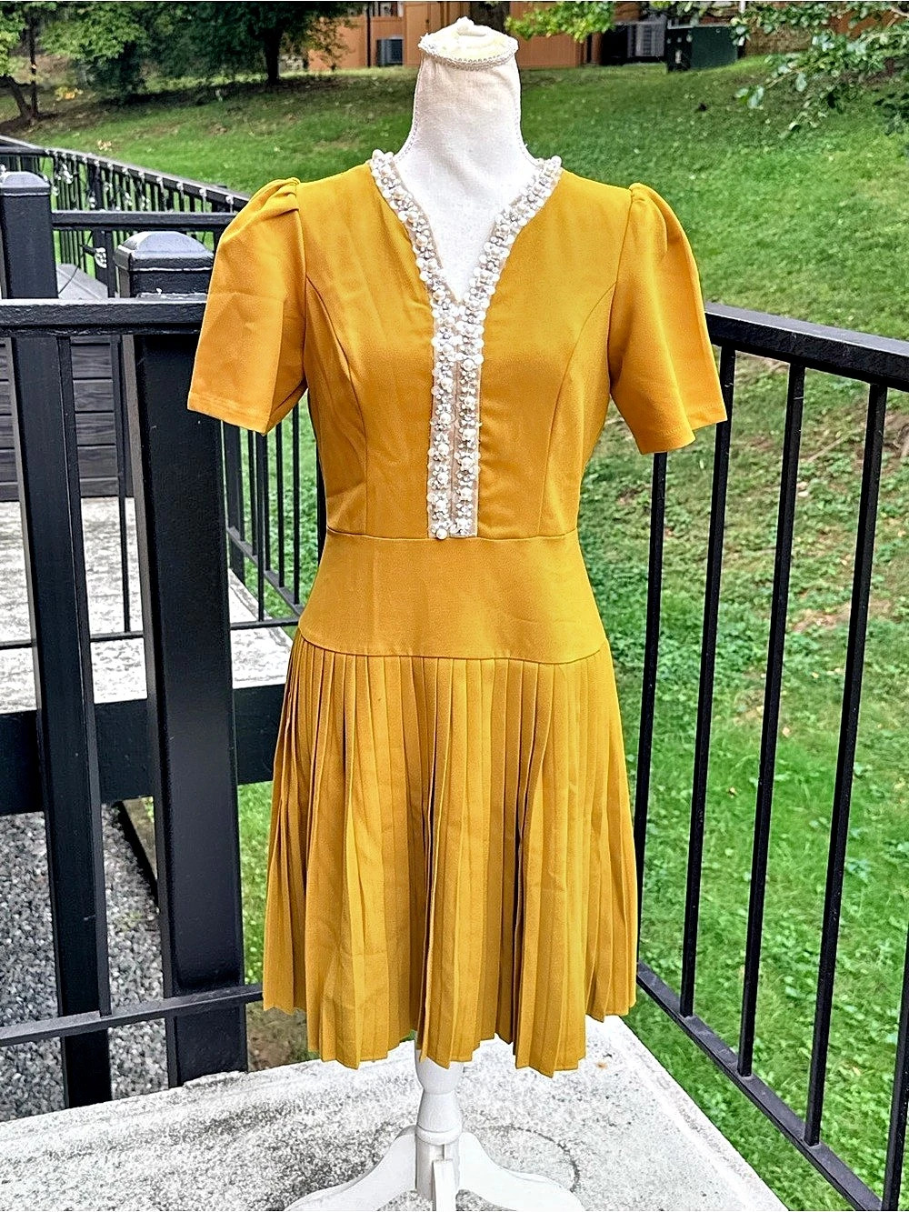DVC Pleated Mini Dress in Yellow Size Medium Like New